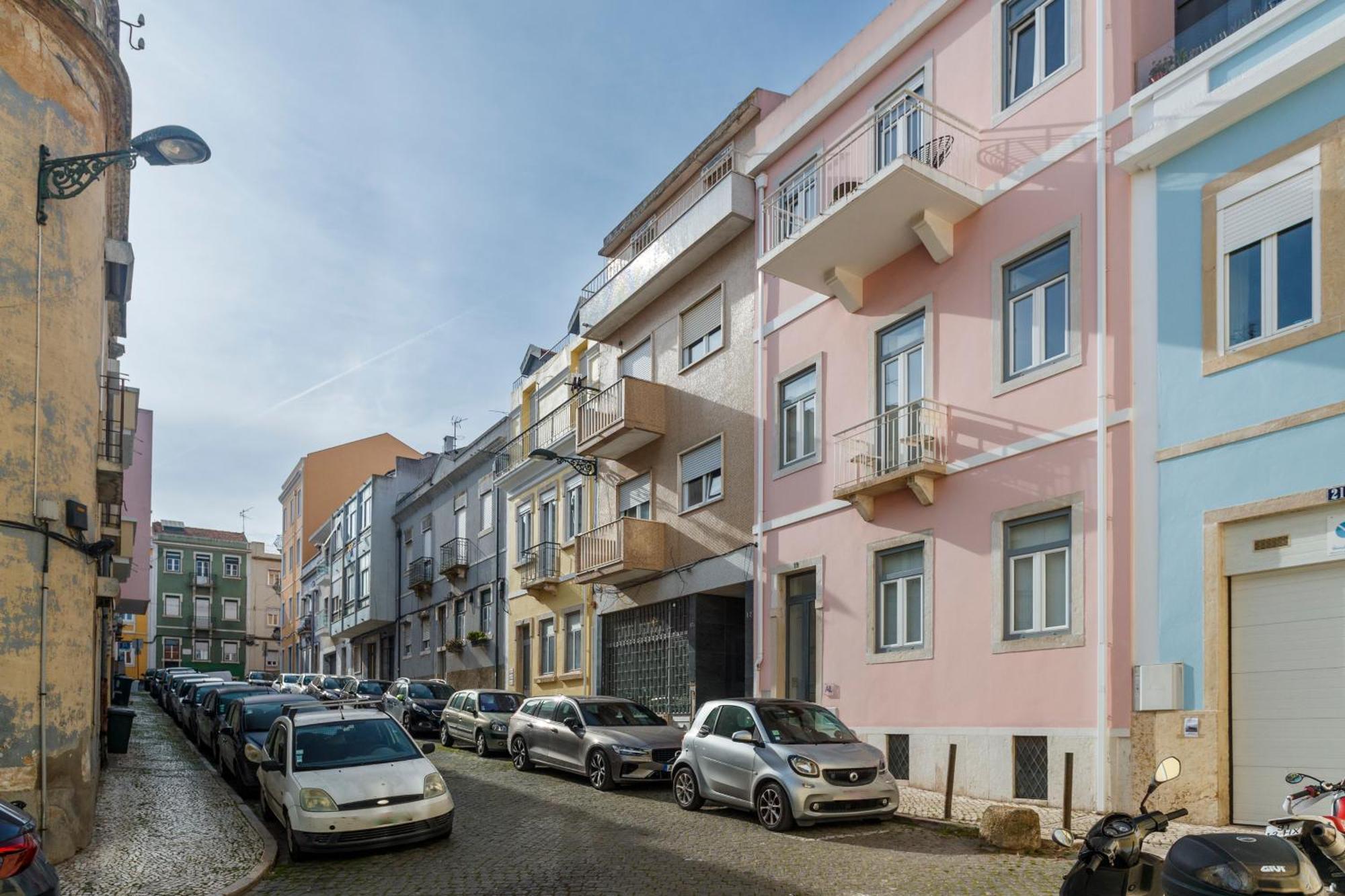 Cortes Apartment In Lisbon Historic Neighborhood Exterior photo